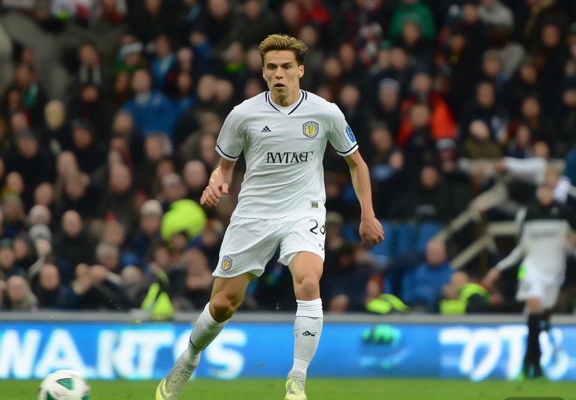 英超联赛焦点战：利物浦坐镇安菲尔德球场迎战桑德兰，上演极致攻防对决